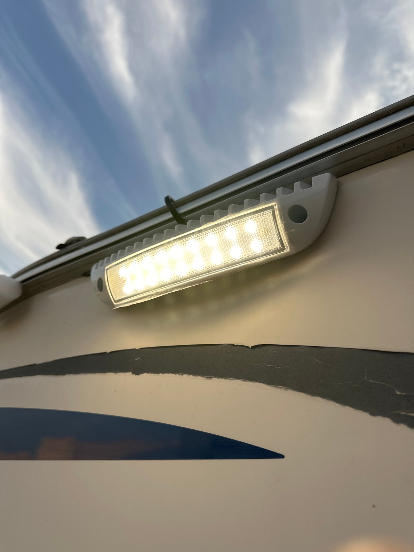 18 Watts outdoor natural Light 4000K White Cover ليت خارجي