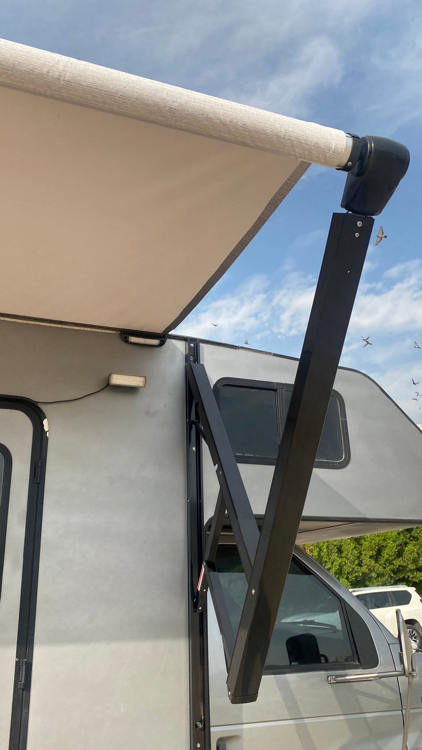 12 Volt Caravan Awning American مظلة كرفان امريكة اتماتك