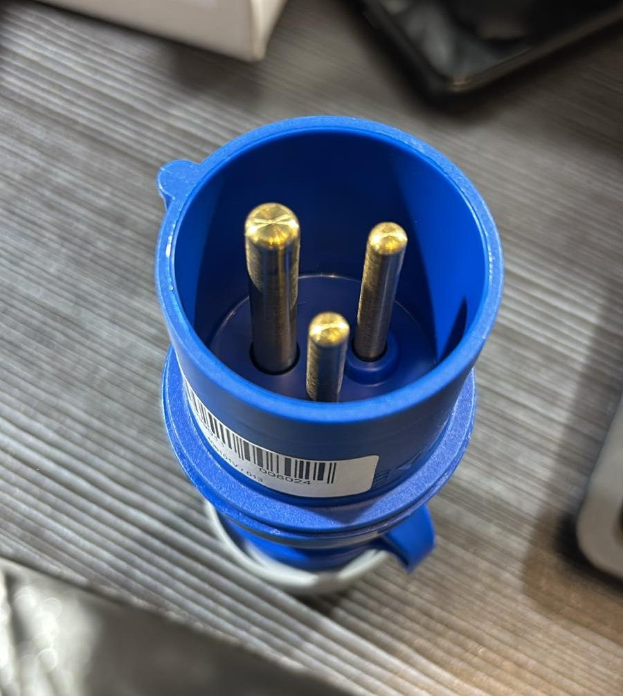 16 Amps Male connector فيشة
