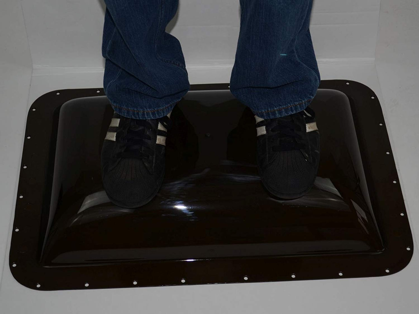 Sky Light Black غطاء منور الشور