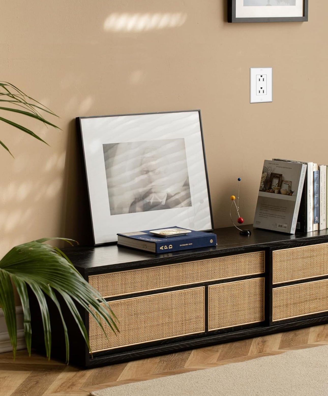 15 amp Outlet White مخرج كهرباء