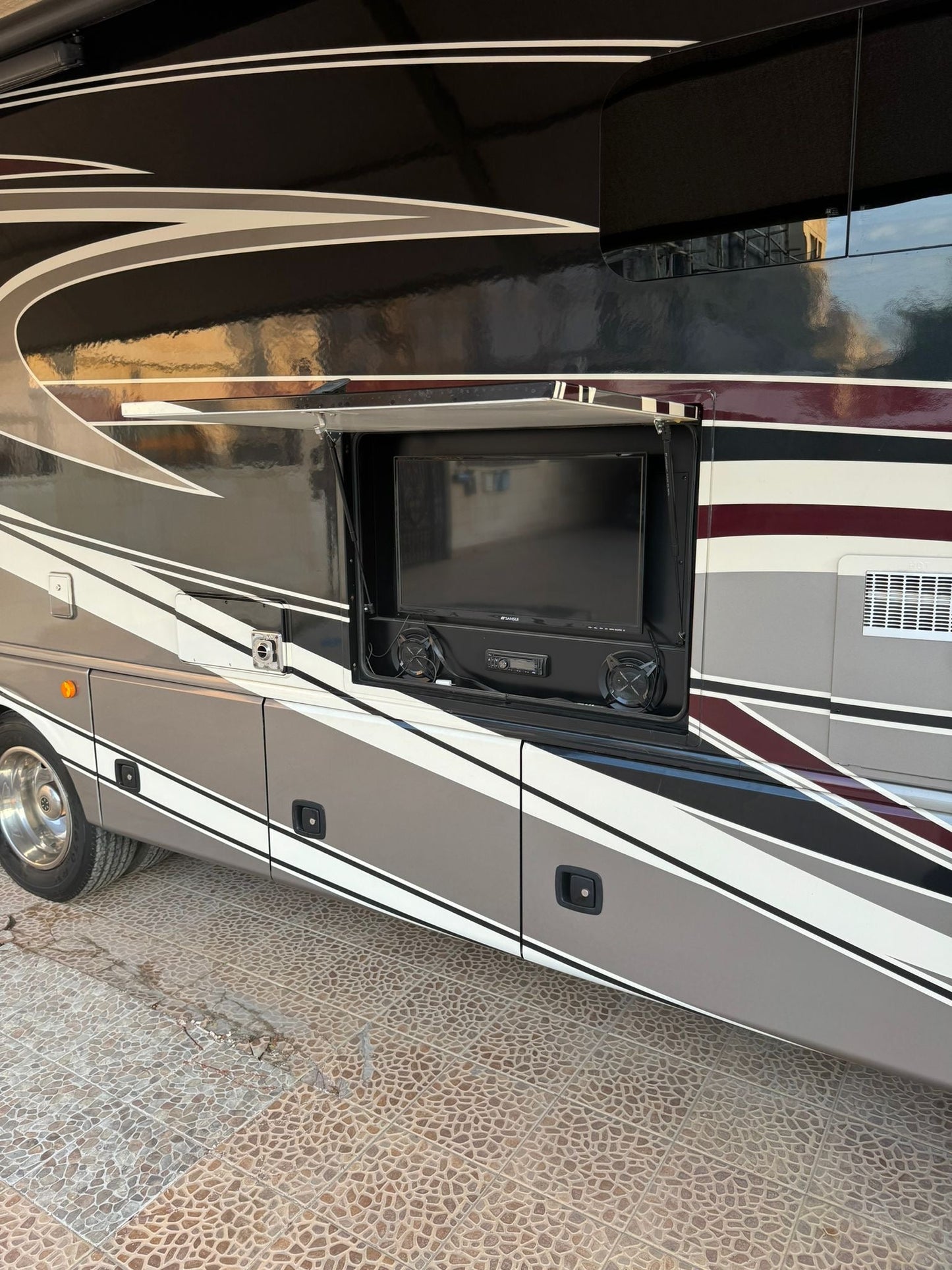 2017 Vacationer XE 32A