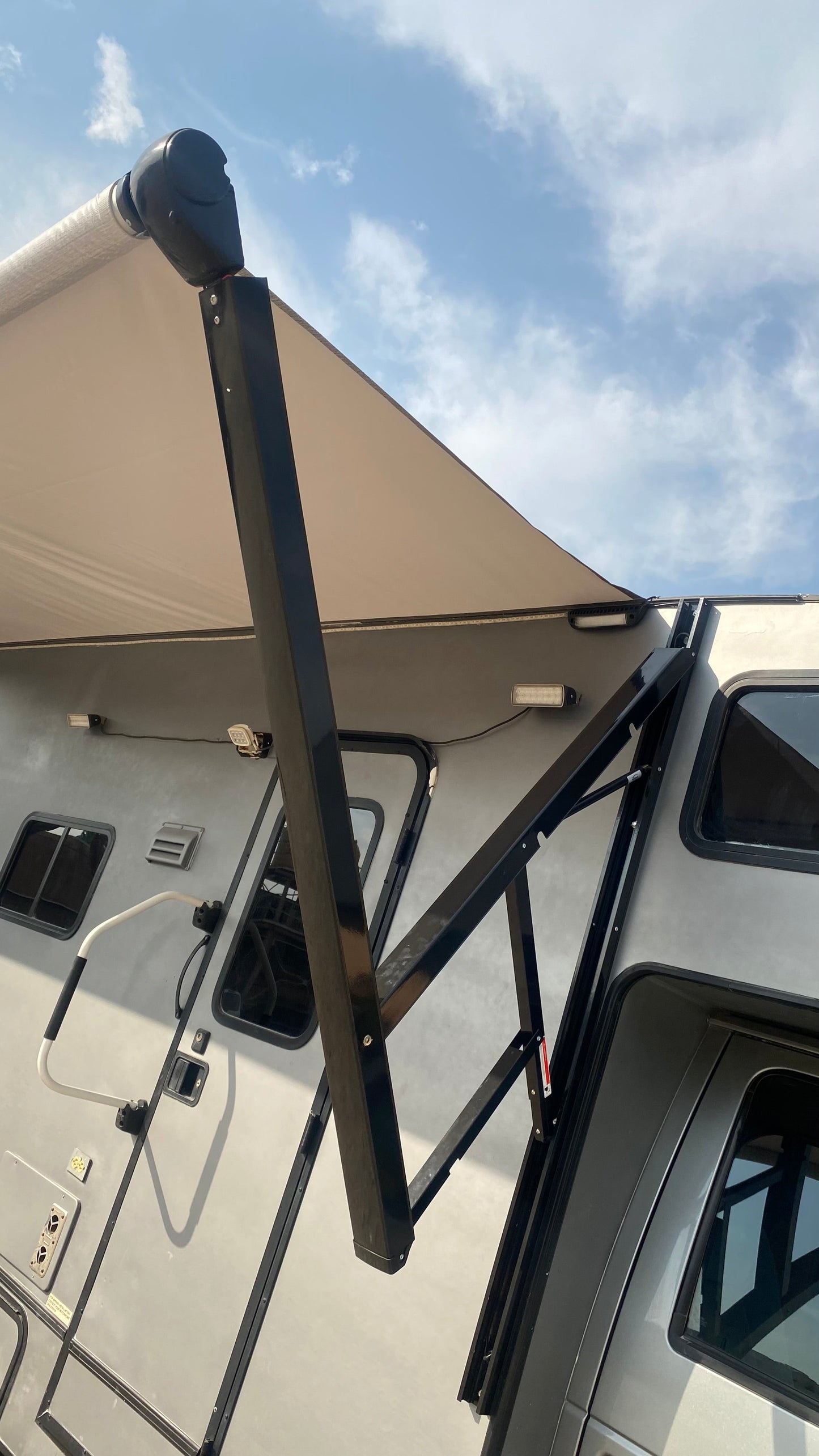 12 Volt Caravan Awning American مظلة كرفان امريكة اتماتك