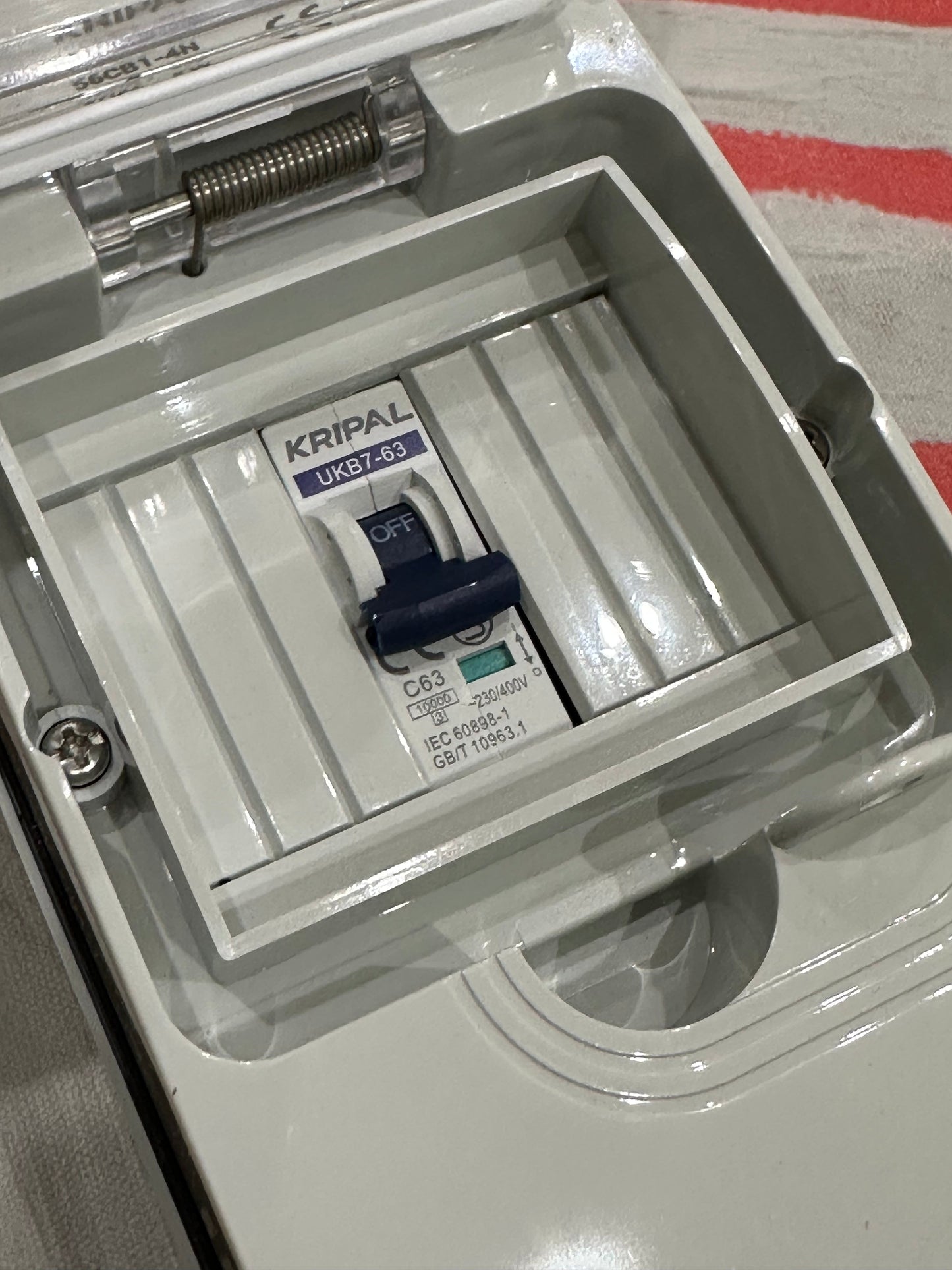 16 Amps Electric Outlet with breaker مخرج كهرباء