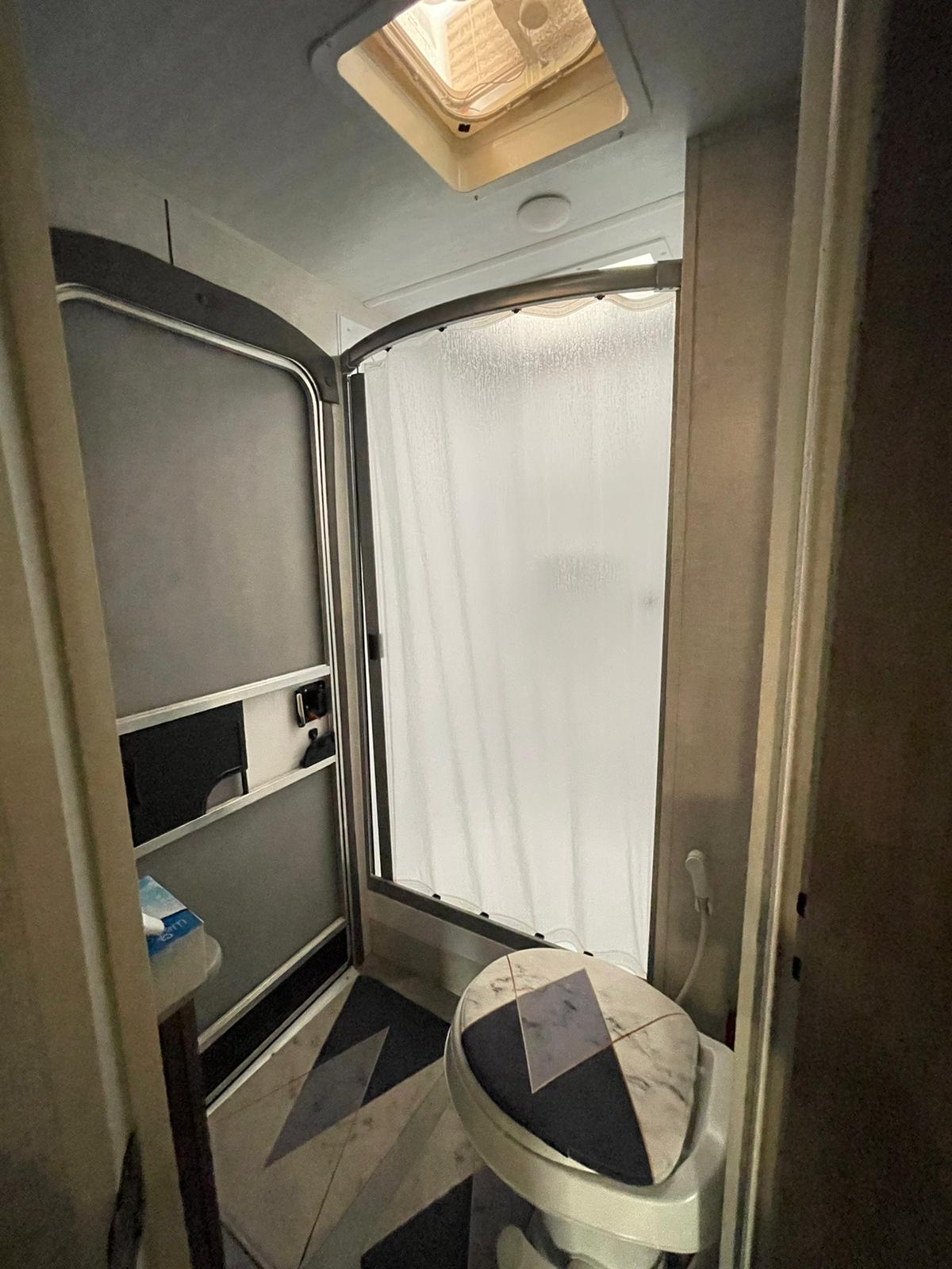 Car Avankw كرفان طريق 290