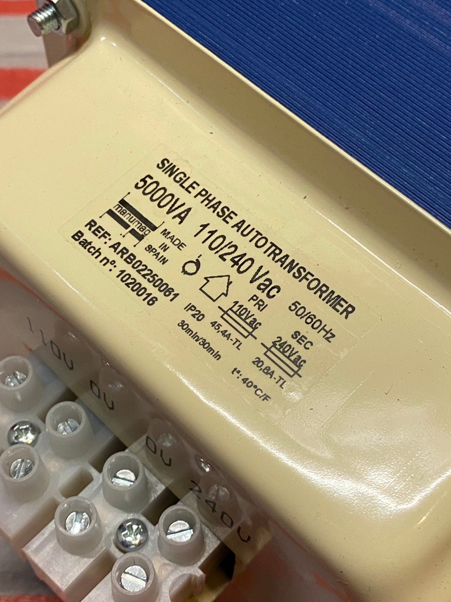Spain transformer 110 / 240 volt 5000 Watts محول كهرباء