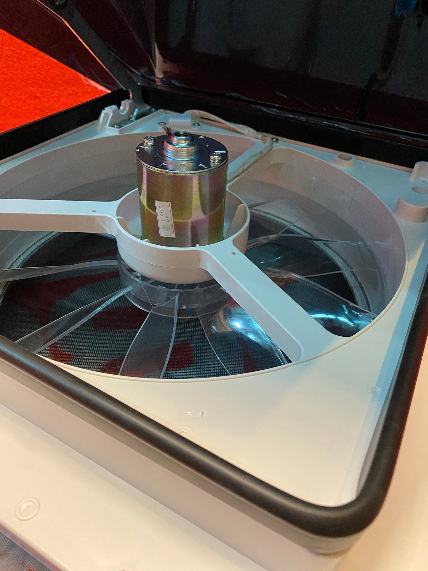 Manual Vent 12V Fan منور كرفان مع مروحة