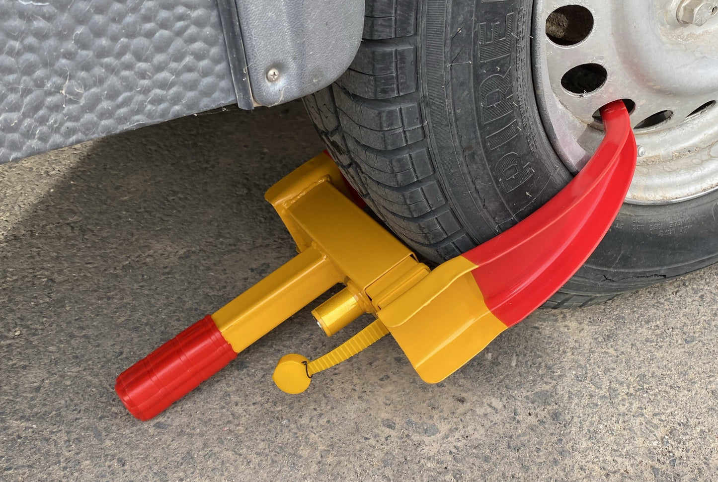 Wheel lock قفل العجلات