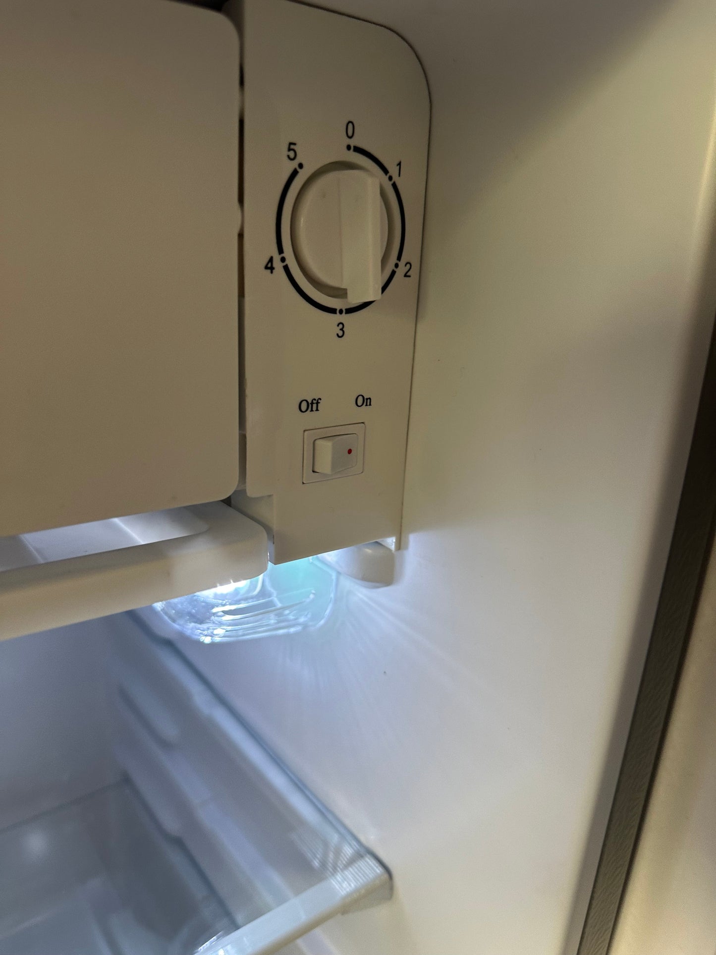 12 Volt DC Refrigerator 90 Liter ثلاجة