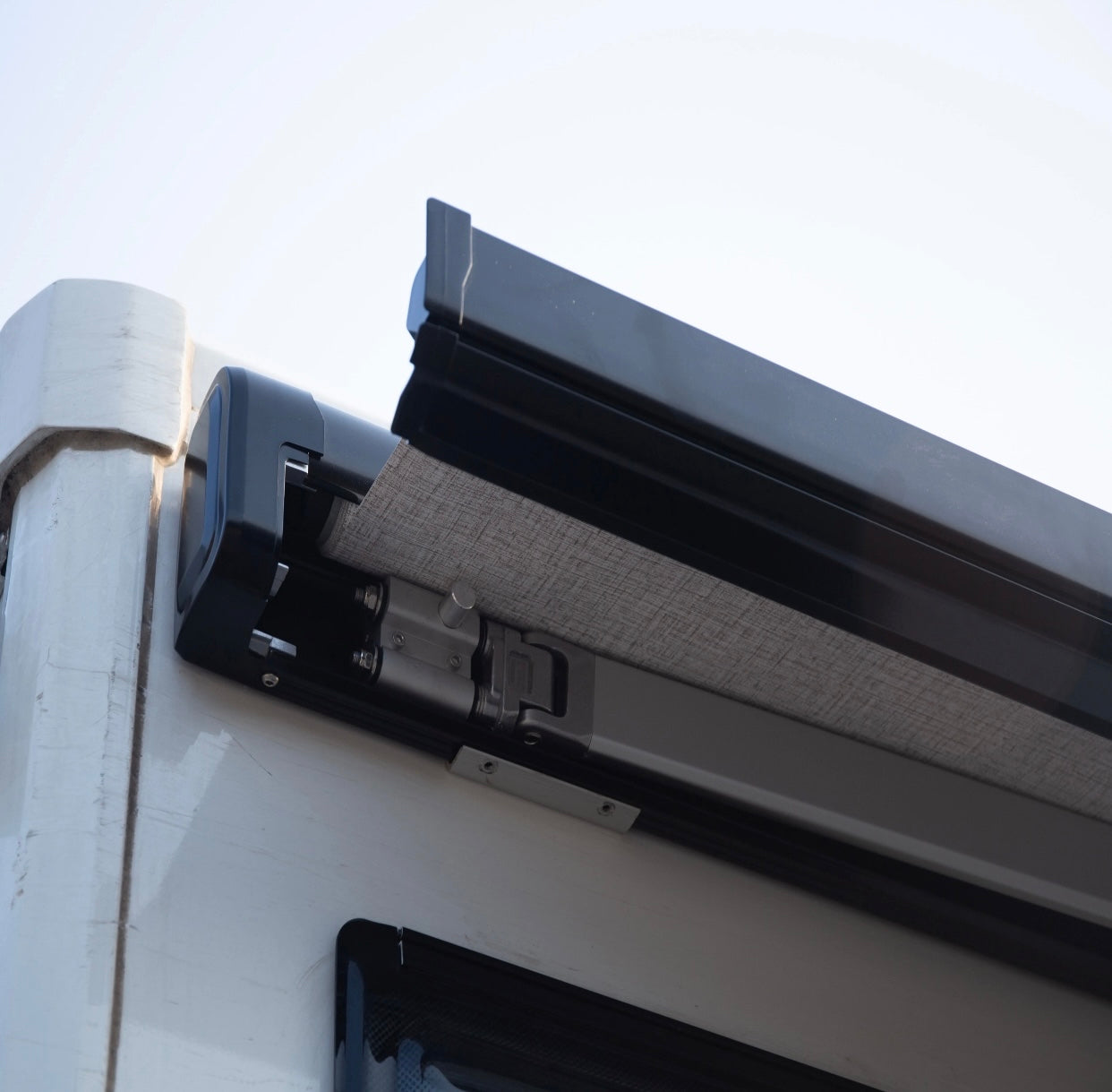 12 Volts Caravan Awning Europe  مظلة كرفان اتماتك اوربية