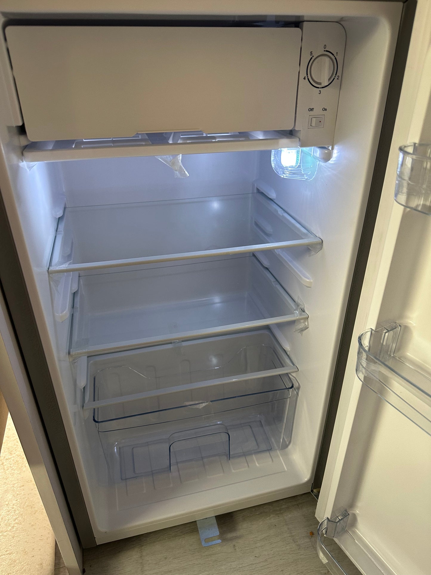 12 Volt DC Refrigerator 90 Liter ثلاجة