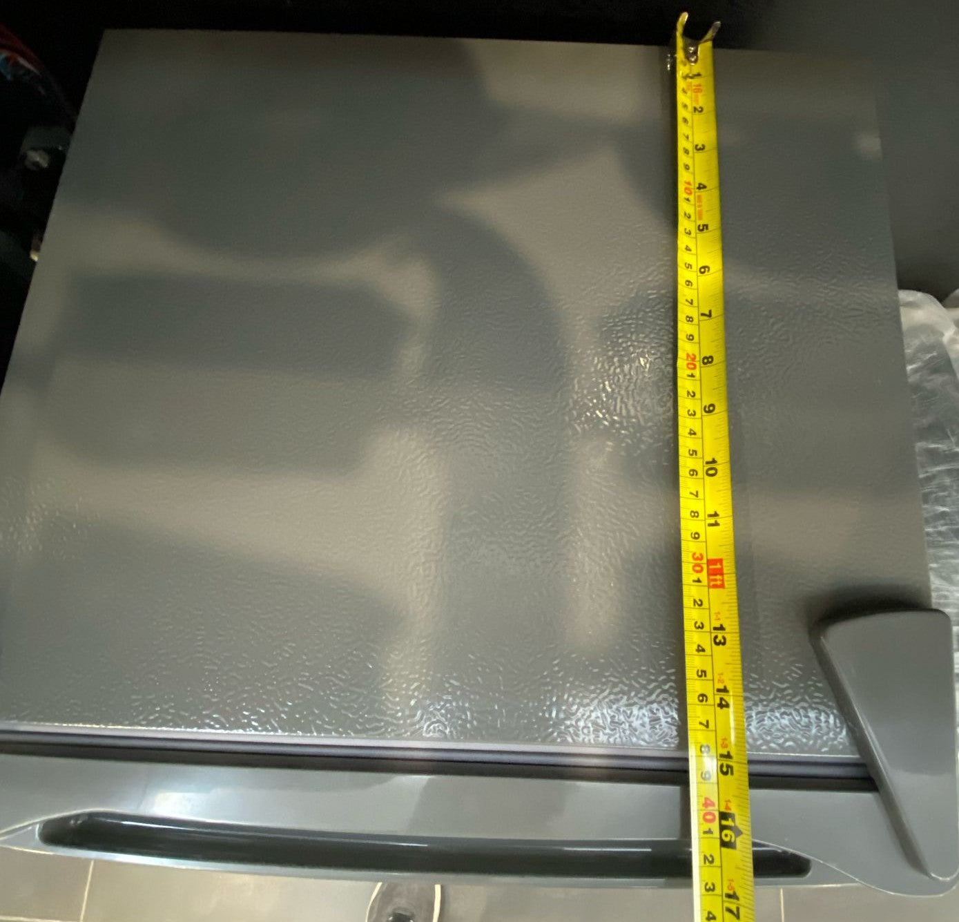 12 Volt DC Refrigerator 70 Liter ثلاجة